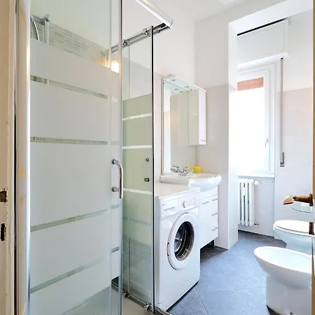 Xenia - Cozy Near Porta Romana Apartment Milan