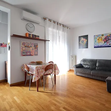 Apartment Xenia - Cozy Near Porta Romana Milan