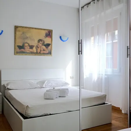 Xenia - Cozy Near Porta Romana Apartment Milan